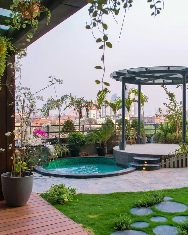 We transform urban rooftops into luxurious retreats. This project features a custom-built gazebo and an integrated jacuzzi, complete with wooden decking and lush greenery, creating a perfect city escape.