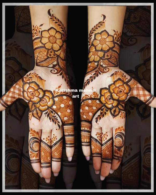 A simple yet elegant floral design for guests. The bold flowers on the back of the hands are paired with lighter patterns on the fingers for a balanced look.
