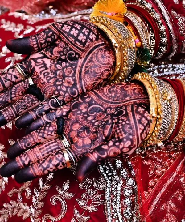 Look at that stain! This is the gorgeous, deep red color you can expect from my organic henna, beautifully complementing the bride's red wedding attire.