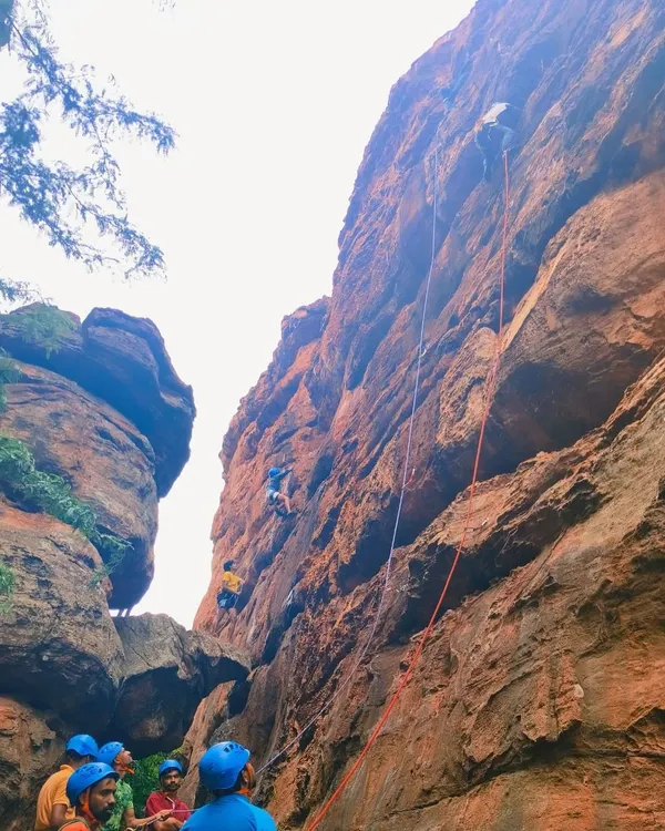 Experience the thrill of multi-pitch climbing on the iconic sandstone cliffs of Badami. Our advanced courses guide you up stunning vertical landscapes, teaching you the skills for bigger adventures while ensuring your safety every step of the way.