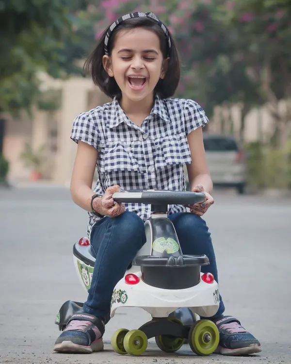 The pure, uncontainable laughter of a child at play. I capture these high-energy moments to create photos that radiate happiness and fun.