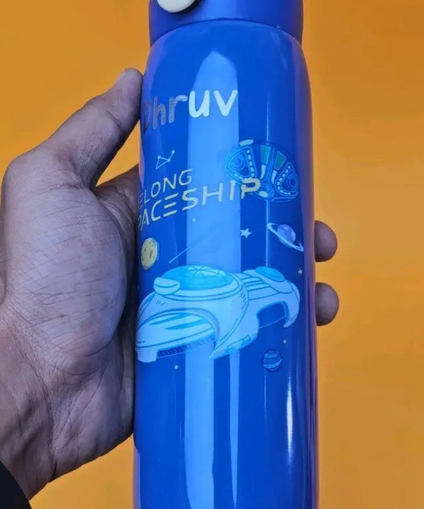 This fancy themed kids' bottle features a cool spaceship design and can be personalized with a name. It's made from premium stainless steel and keeps drinks hot or cold for hours.