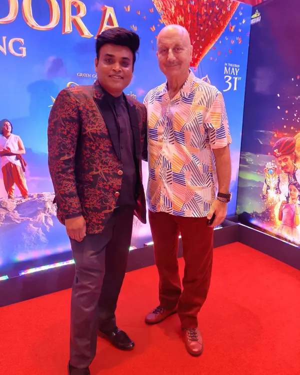 A memorable moment performing for the legendary Anupam Kher sir at the 'Chhota Bheem' song launch event. His appreciation for the art of magic was truly inspiring.