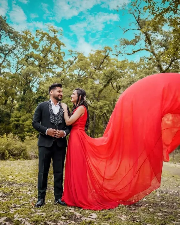 A dramatic pre-wedding portrait from a destination shoot in Uttarakhand. We use creative compositions and natural landscapes to create breathtaking, cinematic images for couples before their big day.
