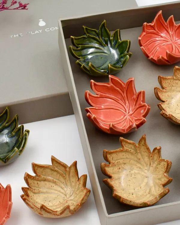 Our signature lotus bowls, presented in an elegant gift box, are perfect for festive gifting. Available in a variety of earthy glazes, these bowls can be used for serving snacks or as decorative pieces.
