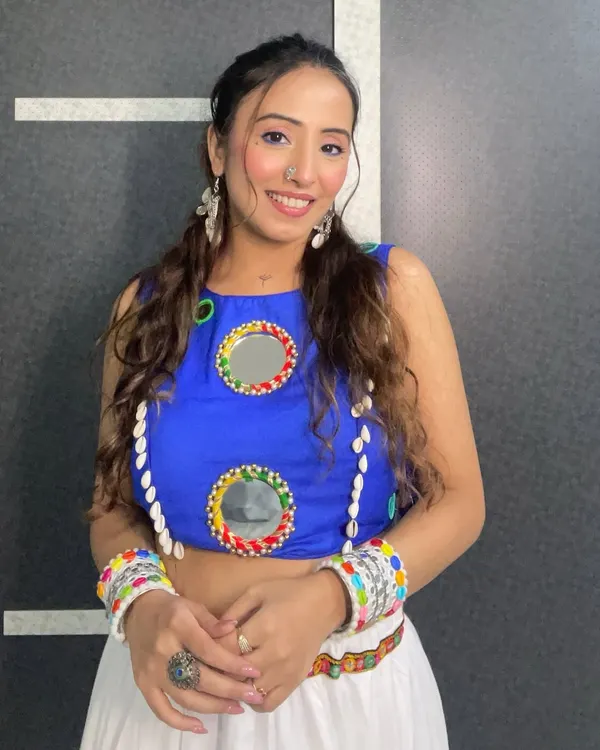 Serving Navratri glam with a bright smile. This look features fresh, glowing skin, defined eyes, and a pop of color on the lips, perfect for a night of dancing and celebration.