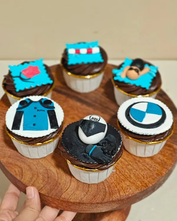 I had so much fun creating these custom cupcakes for a couple who loves biking and swimming. From the tiny fondant swimmer to the BMW logo and biker jacket, every detail is handcrafted to celebrate their unique story.