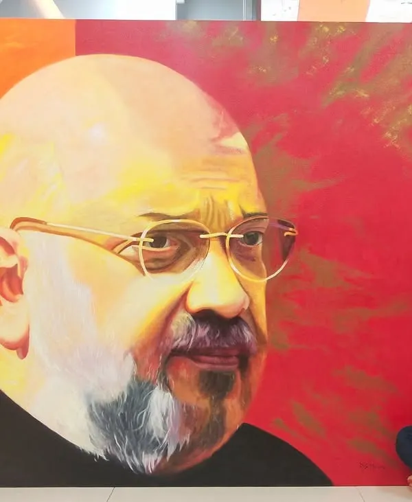 This large-scale 5 x 5.5 ft oil on canvas portrait of Mr. Amit Shah was an honor to create. I focused on capturing a sense of visionary leadership through a blend of realism and abstract color, a style I often bring to my commissioned portraits.