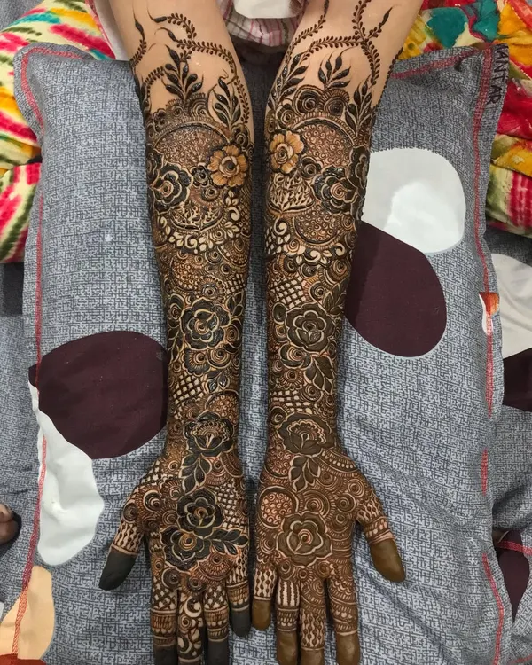 This is the kind of full bridal mehendi I love to do, covering both arms with dense, traditional patterns right up to the elbow. I use fine lines, floral motifs, and detailed fillers to create a truly special look for your big day.