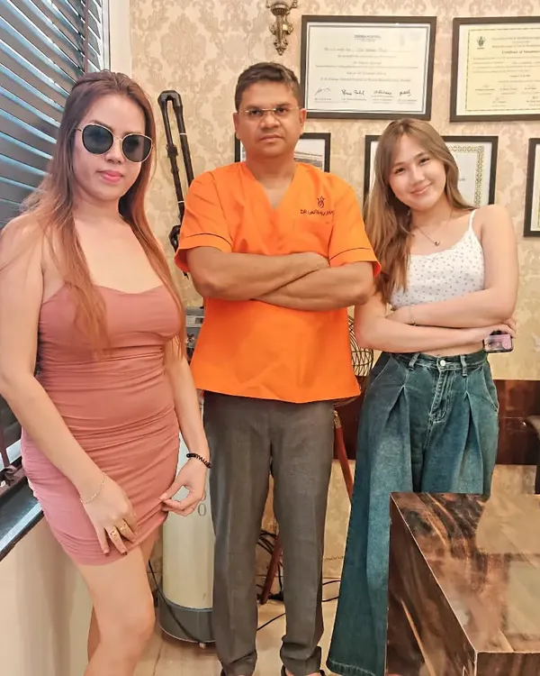 I was happy to welcome these clients from abroad to my clinic for their cosmetic procedures. It's always a pleasure to help people on their journey to confidence.