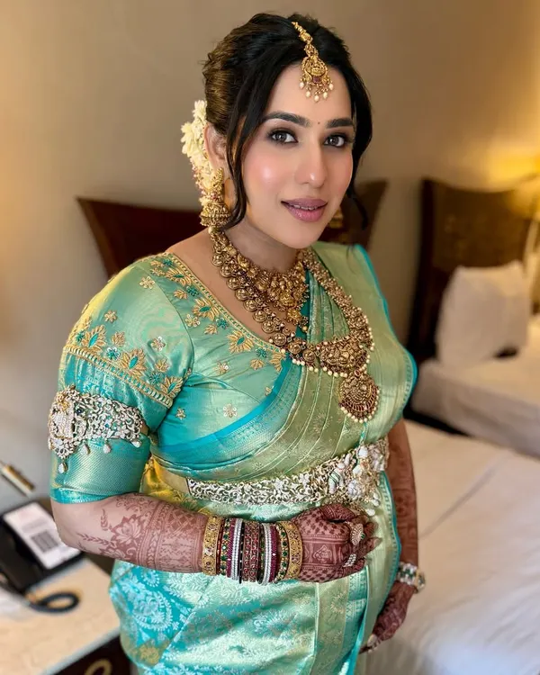 From a beautiful bride to a soon-to-be mom. It was an honor to do her makeup again for this special milestone. I created a dewy, soft makeup look for this gorgeous mommy-to-be.