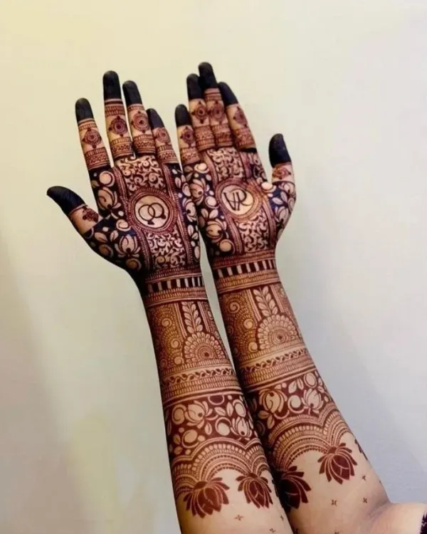 This design features the couple's initials 'VR' and interlocking rings, symbolizing their union. It's a modern and elegant way to personalize your bridal henna.