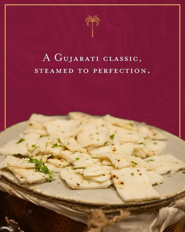 A Gujarati classic, steamed to perfection. Our white dhokla is soft, spongy, and delicately spiced, served as a light and savoury snack that honours our culinary heritage.
