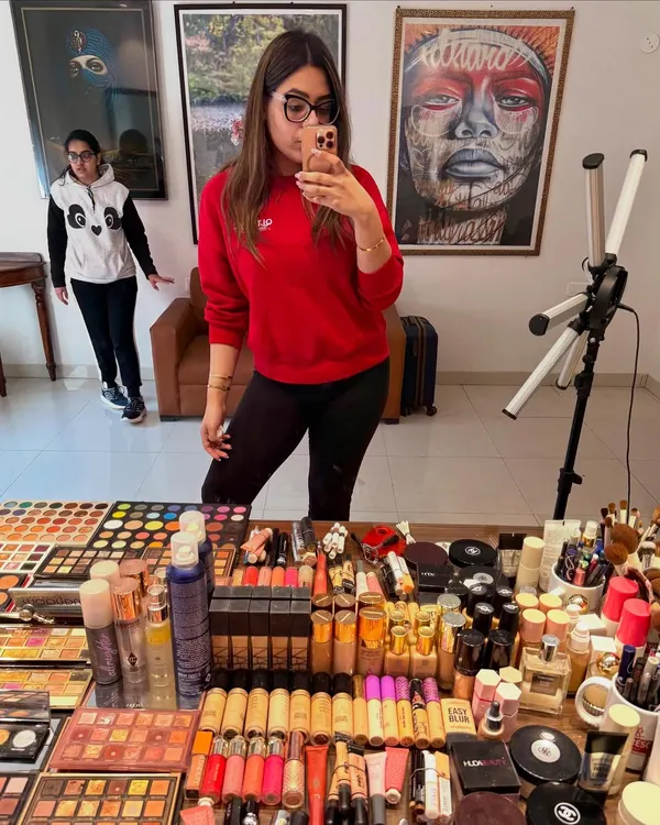 Just me in my favorite zone, all set and charged up to doll up my bride. I'm so grateful for a job that I love doing every single second. This is my happy place.