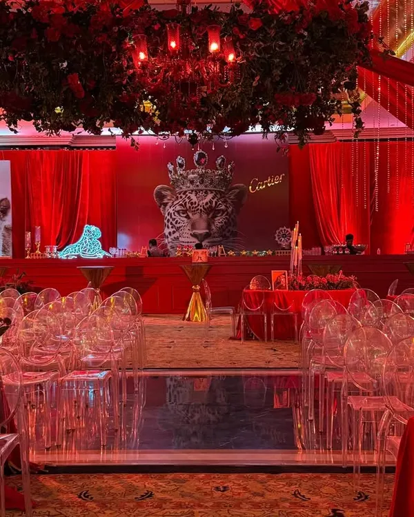 To bring the legacy of Cartier to life, I designed a gala drenched in their signature red. The entire space, from the seating to the stage, was unified under a dramatic, monochromatic theme that exuded sophistication.