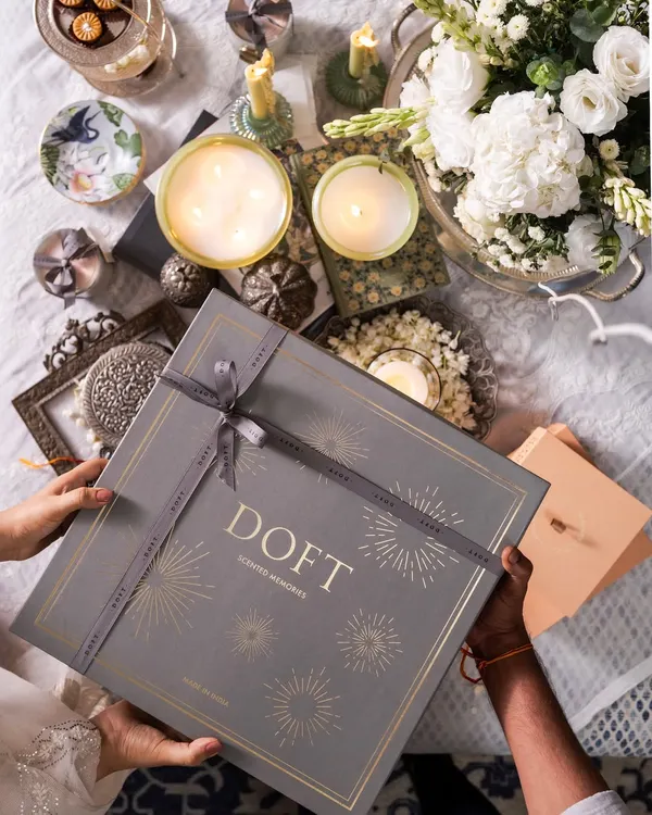 Celebrate prized memories with the one person who has seen it all with you: your sibling. This large, elegant gift box holds a collection of scented memories, a tribute to bonds that last a lifetime.