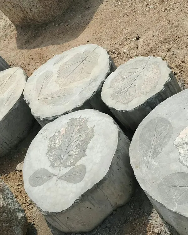 What's life without a little whimsy? These custom stepping stones feature imprints of leaves found on the site, created through an organic, in-situ process. It's a small detail that roots the design in its specific place.