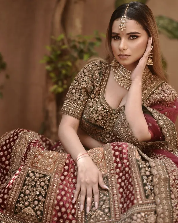 A complete bridal vision, brought to life by one of our talented students. This look demonstrates a mastery of soft glam techniques, elegant hair styling, and the art of balancing a full bridal ensemble for a cohesive, stunning result.