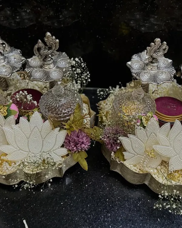 Adding a touch of silver to make your Diwali sparkle. These ornate urlis feature silver-plated diyas and bowls, making for a luxurious and traditional festive gift.