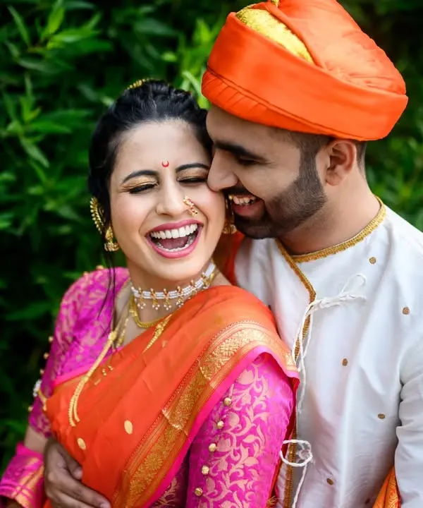 This is it. This is the kind of joy I live to capture. Shamika and Sumedh's laughter here is so real and infectious. My goal is to make you feel comfortable enough to forget the camera is even there, so we can get these purely happy, unposed couple photos.