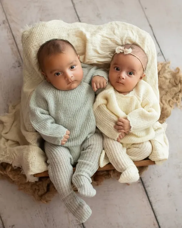 How adorable are these two bubs? This is one of my favorite shots of them awake and looking right at the camera, showing off their individual personalities already.