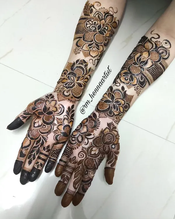 This is the kind of full bridal mehendi I absolutely love to create. I designed this custom floral pattern for the lovely Aayesha, making sure every detail was perfect for her big day.