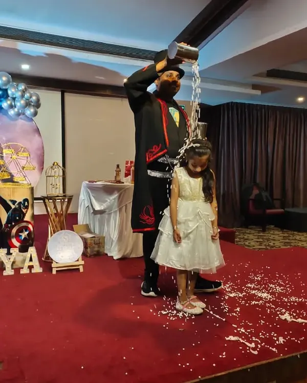 The best moment at any birthday party. I make sure the birthday child feels like a true superstar with a magical confetti shower. This is their special moment to shine.