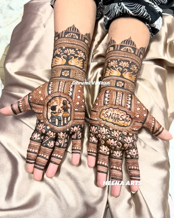 A closer look at the custom portrait work for an engagement bride. On one hand, we have a figure of the bride, and on the other, the couple's initials beautifully inscribed.