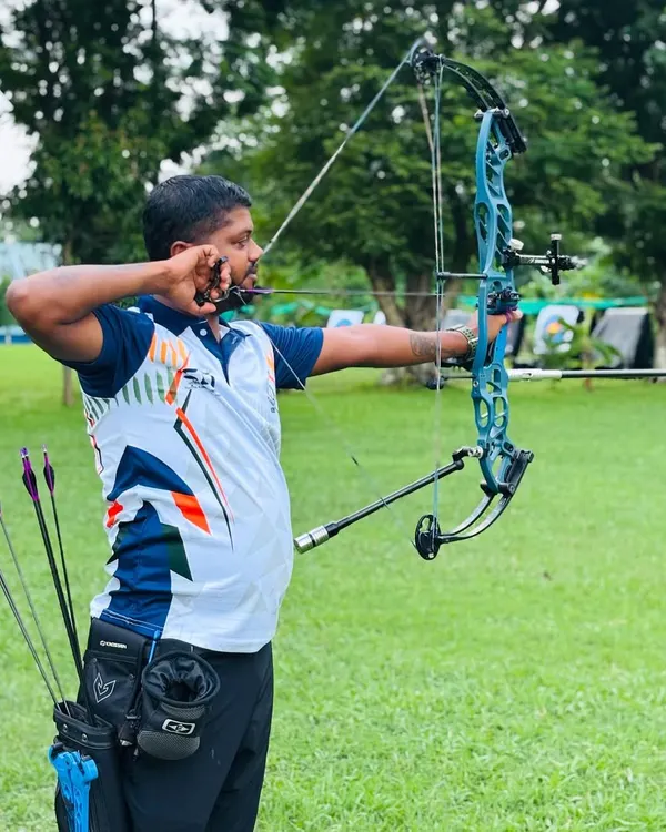 This is my shooting form with a professional compound bow. I emphasize a stable stance, a smooth draw, and a clean release in my coaching, techniques I've perfected through years of national-level competition.