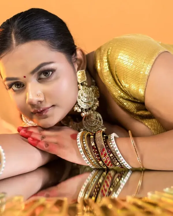 This creative portrait, inspired by the vintage glamour of 'Heeramandi', uses a mirror to create a reflective, dreamlike effect. It showcases my ability to direct and execute high-concept, cinematic fashion shoots.