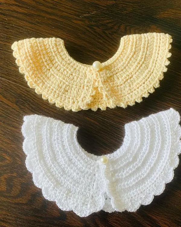 A versatile set of two detachable collars in classic white and cheerful yellow. Each is handcrafted with a scalloped edge and a single pearl button, making it easy to attach and remove for a quick style change.