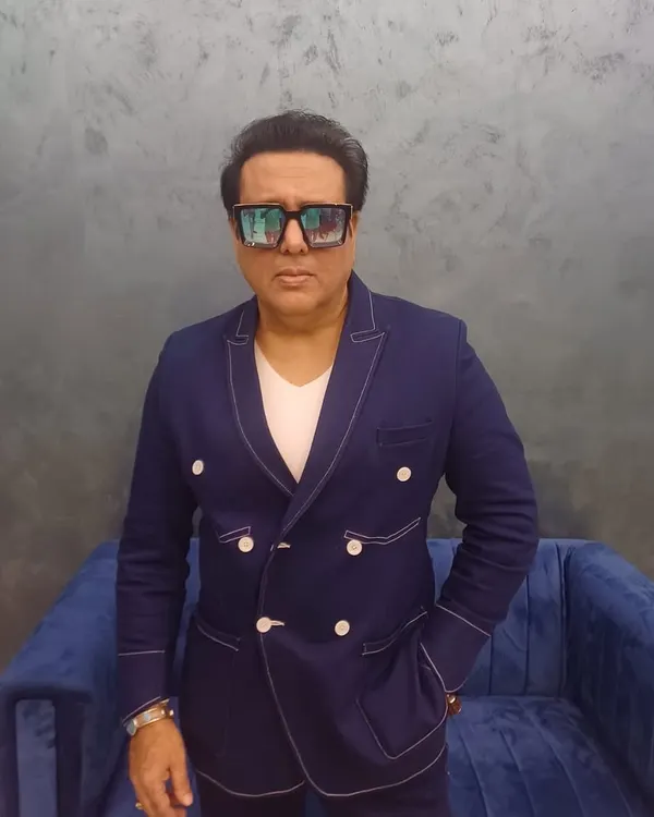 An absolute honor to host the one and only dance maestro, Govinda, at our studio. He was checking out our blue textured wall set, and his legendary energy and charm completely lit up the space.