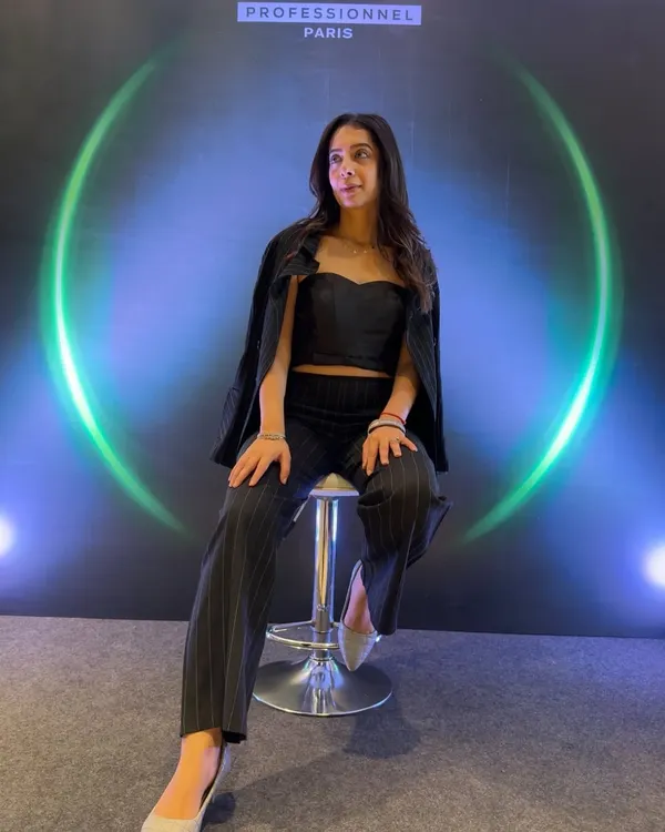 Feeling powerful and proud at a L'Oréal Professional event. It's always amazing to connect with the industry and bring back new knowledge and inspiration for my clients.
