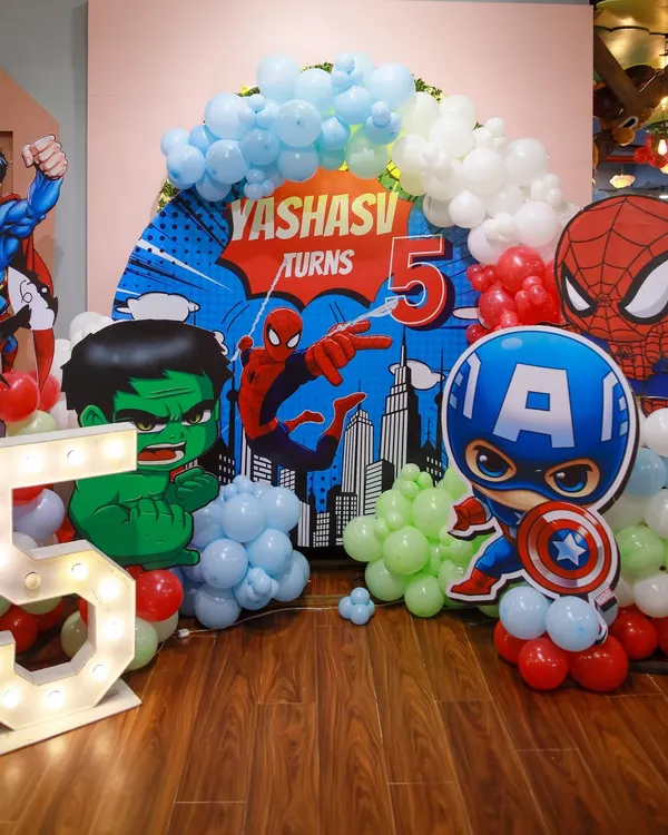 This is how we build a superhero headquarters. Our decor includes bold, graphic backdrops, character cutouts like Captain America and Hulk, and balloon arrangements in classic hero colors to set the stage for an epic party.