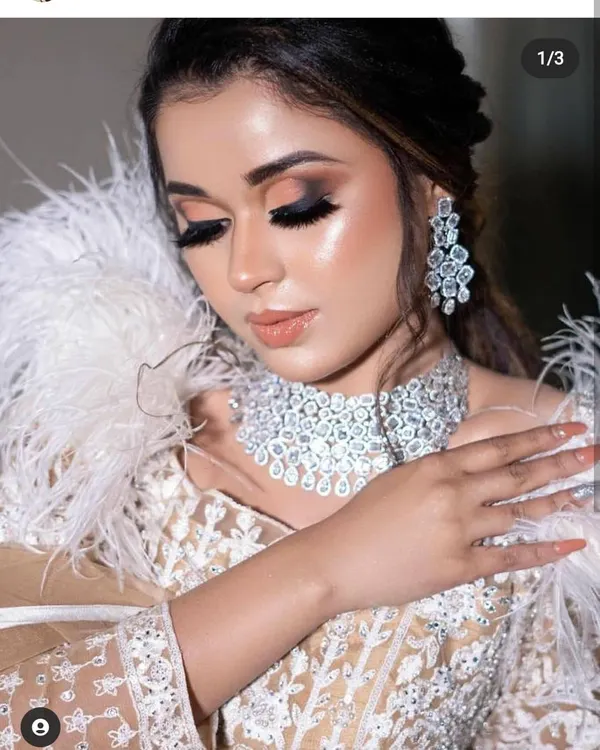 This glamorous ivory lehenga with feather details is the perfect rental for a cocktail party or reception. Pair it with our diamond-look jewellery to complete your show-stopping look.