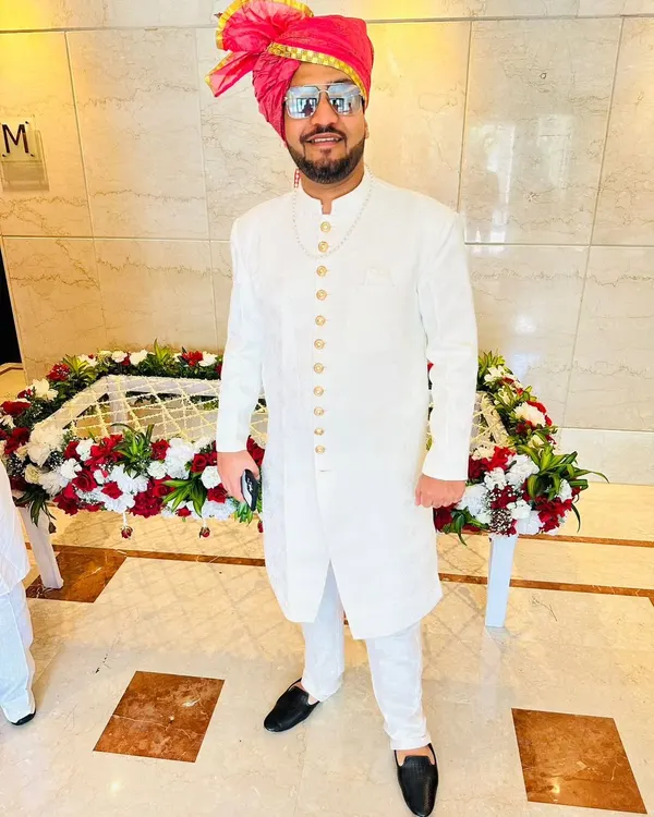 For a traditional wedding ceremony, I opted for a classic white sherwani and a vibrant safa. It's important for me to respect the occasion and blend in with the celebration's aesthetic.