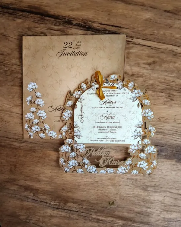 This MDF laser-cut invitation features a beautiful floral frame design. The sturdy material and intricate cutting create a luxurious and lasting keepsake for your guests.