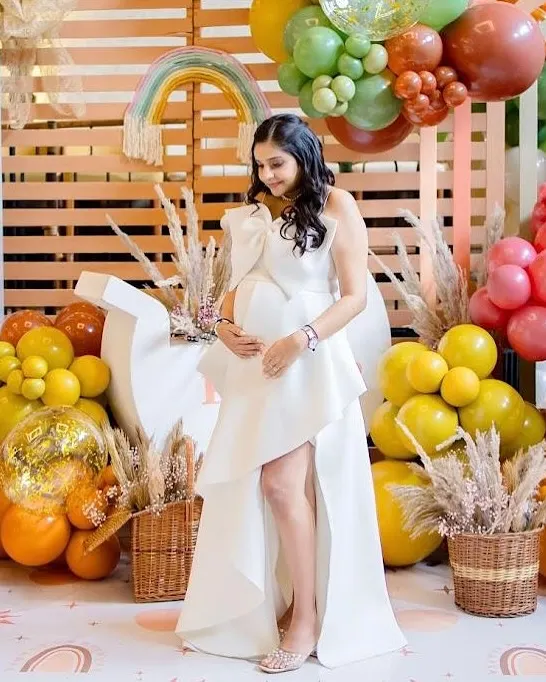 A beautiful mom-to-be at her baby shower. I created a soft and radiant look to enhance her natural pregnancy glow, ensuring she felt comfortable and celebrated.