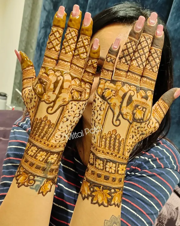 A heavy and intricate back of hand design featuring majestic elephants. The dense patterns and bold motifs create a royal and unforgettable look, perfect for a bride.