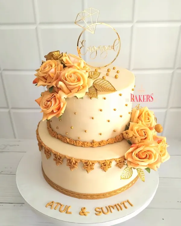 This stunning two-tier peach and gold cake was an absolute joy to create for Atul and Sumiti’s engagement. I used delicate gold lace details and fresh peach roses to match their vision for a floral, no-fondant centerpiece. It featured my popular vanilla cake with house-made blueberry compote and cream cheese frosting.