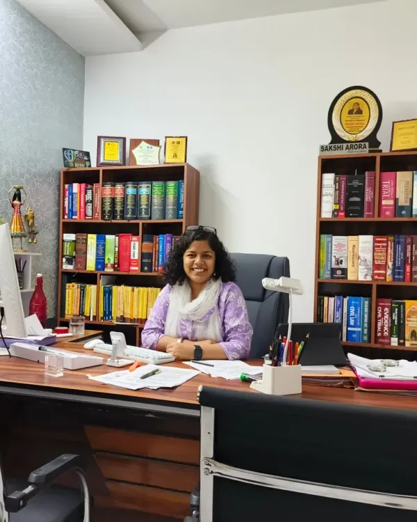 A moment of calm in my office at Legalon Advocates. This space is where strategies are formed and where I dedicate my time to fighting for my clients.