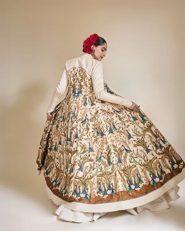 The full view of the 15-year-old Rohit Bal masterpiece on Sonam Kapoor, showing the incredible flare and detailed peacock embroidery of the signature Jama.