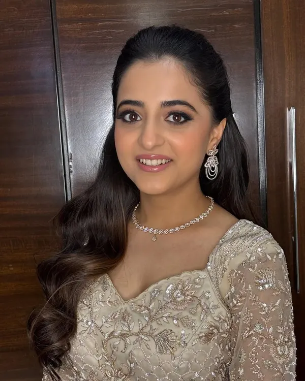 A polished and elegant look for a cocktail party. I focused on soft glam makeup with defined eyes and paired it with a voluminous half-up hairstyle to complement her embellished gown.