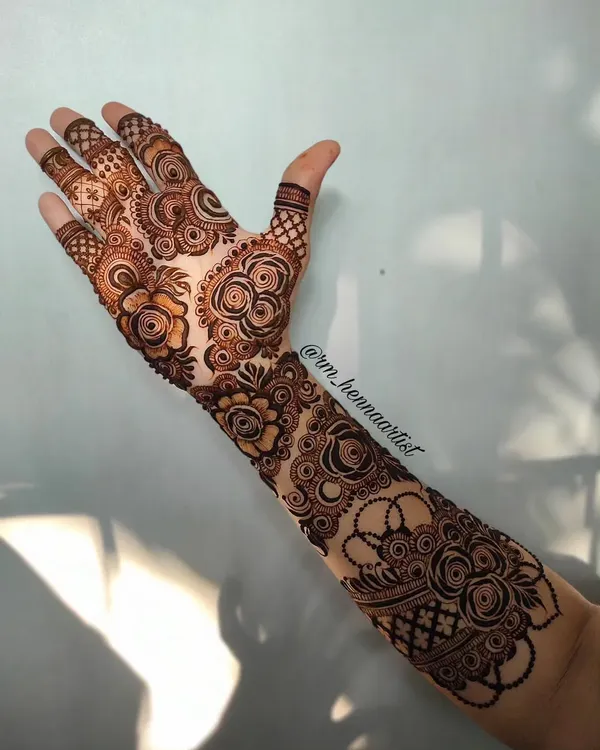 A full-coverage bridal design that extends beautifully up the arm. I love the mix of traditional motifs and delicate floral patterns in this piece.