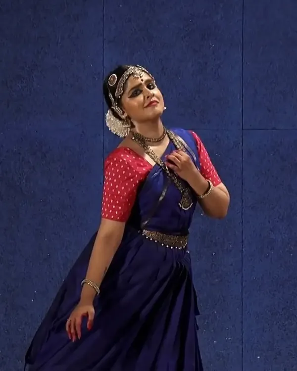 A capture from my performance at Natya Kalavardhini. I find that traditional compositions like the Varnam challenge you to embrace stillness and stability, allowing the story to unfold with grace and clarity for the audience.